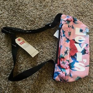 NWT. Levi’s Fanny Pack